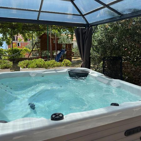 Vacation House Marin With Jacuzzi - Bol, Brac ภายนอก รูปภาพ