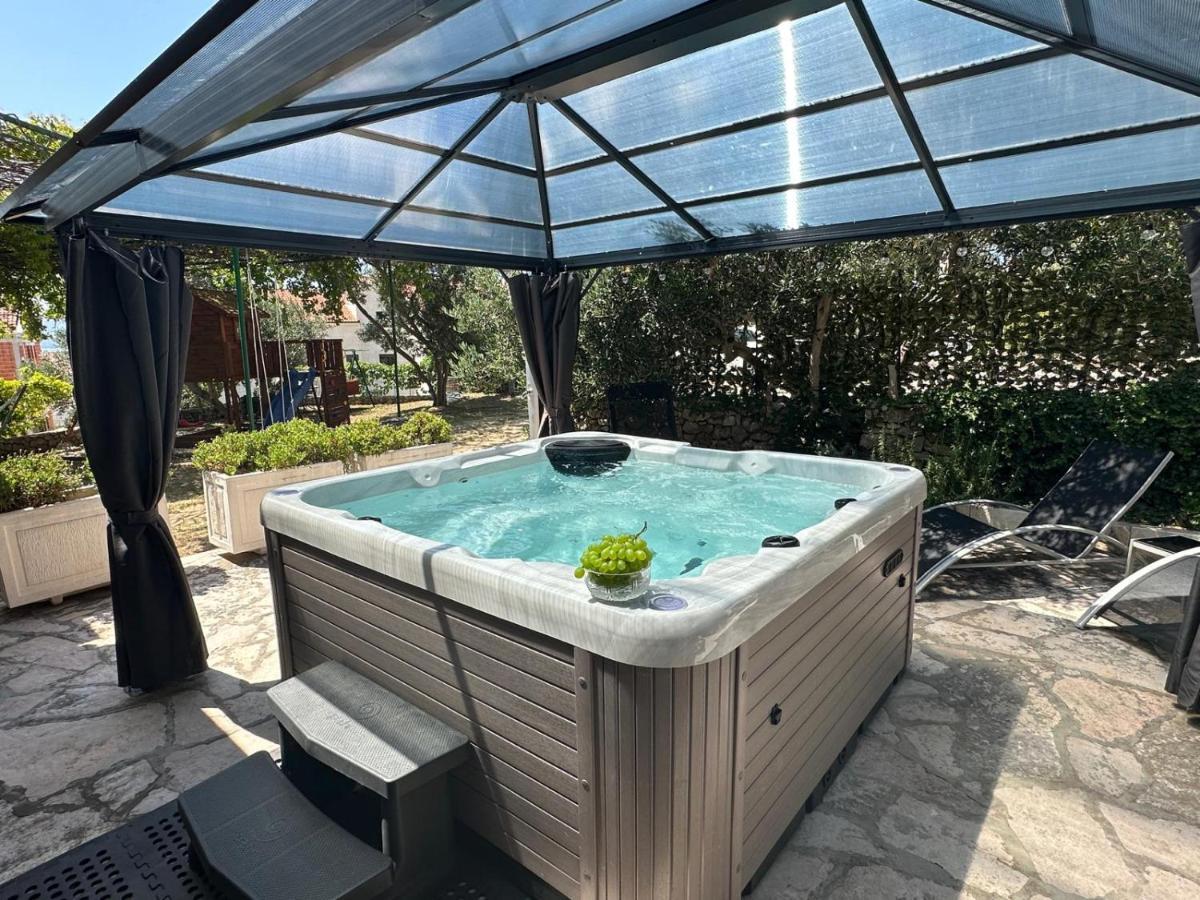 Vacation House Marin With Jacuzzi - Bol, Brac ภายนอก รูปภาพ