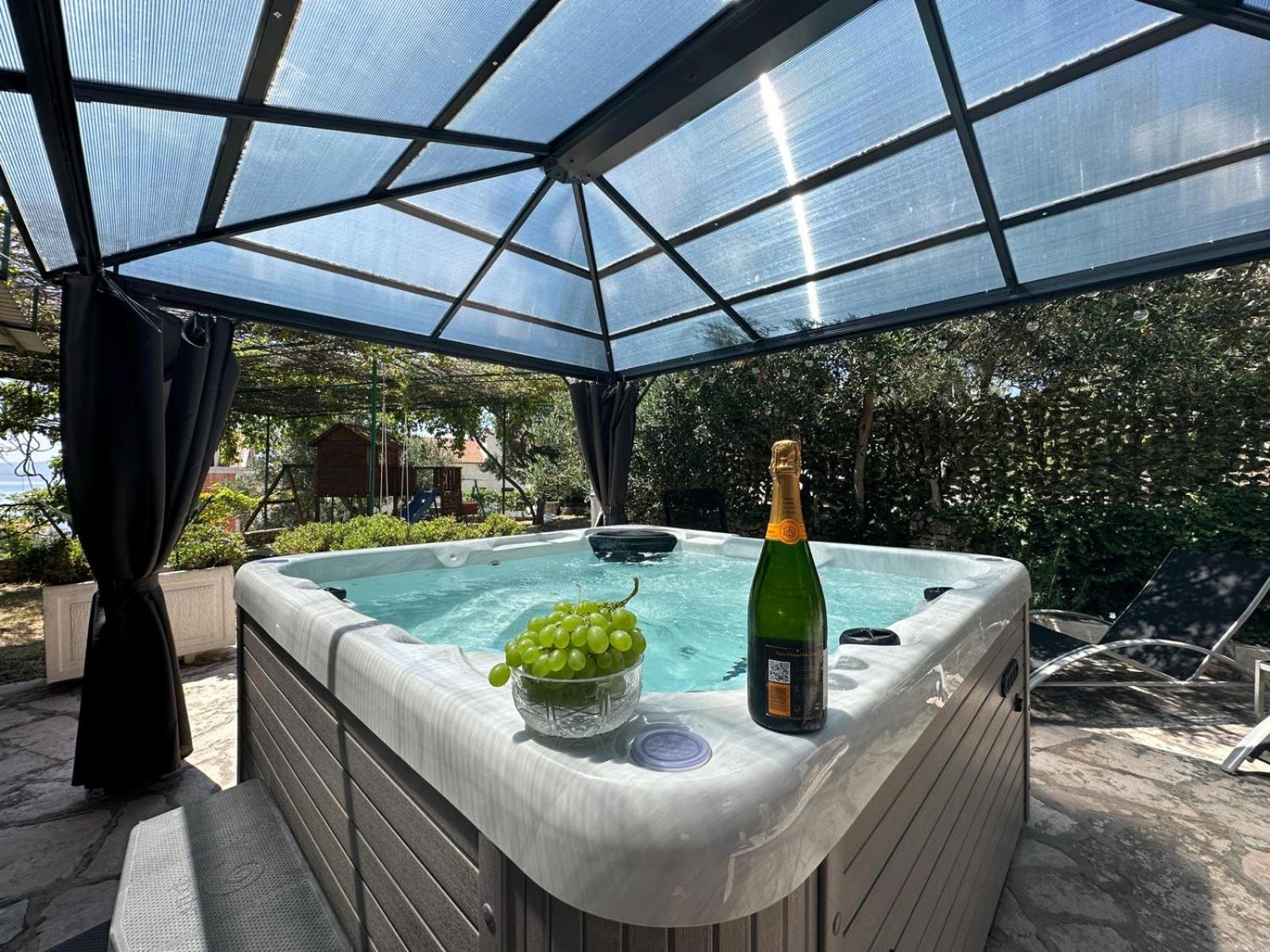 Vacation House Marin With Jacuzzi - Bol, Brac ภายนอก รูปภาพ